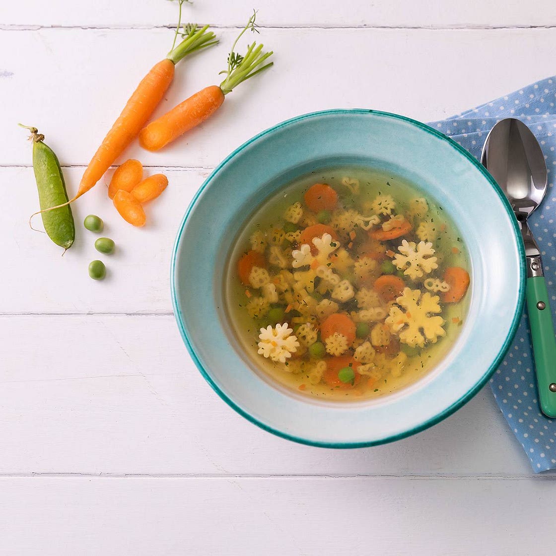 Die Eiskönigin Suppe mit selbstgemachten Eierstich-Schneeflocken