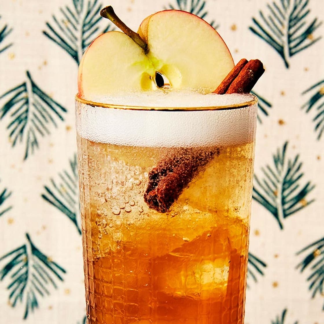 Warm up With a Whiskey and Honey Cocktail That Tastes Just as Good as Apple Pie