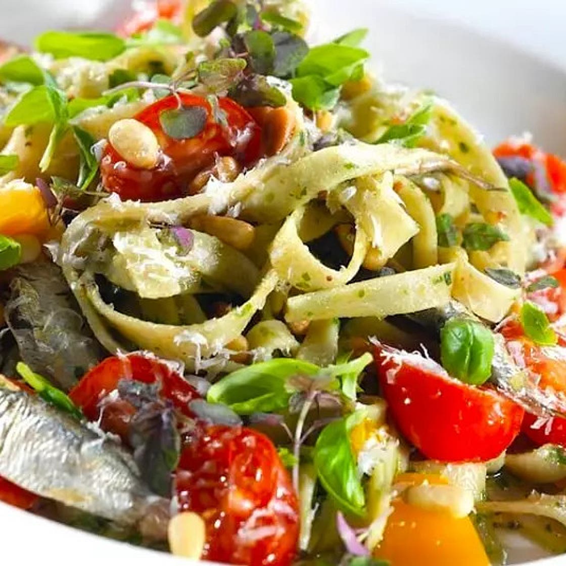 Pasta med sardiner og pesto - oppskrift - aperitif.no