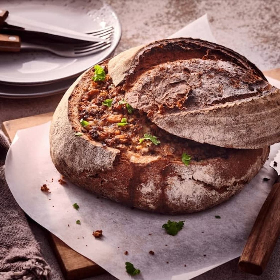 Gefülltes Brot mit Hackfleisch