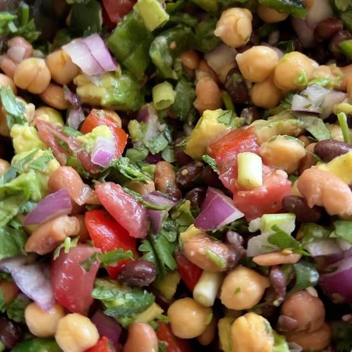 Reel from . You’ve gotta try this yummy Bean Salad from the Plant-Based on a Budget cookbook. Let me know in the comments if you want me to dm you the printable recipe. I also included the link in my profile. INGREDIENTS ▢ 15 oz of pinto beans, drained and