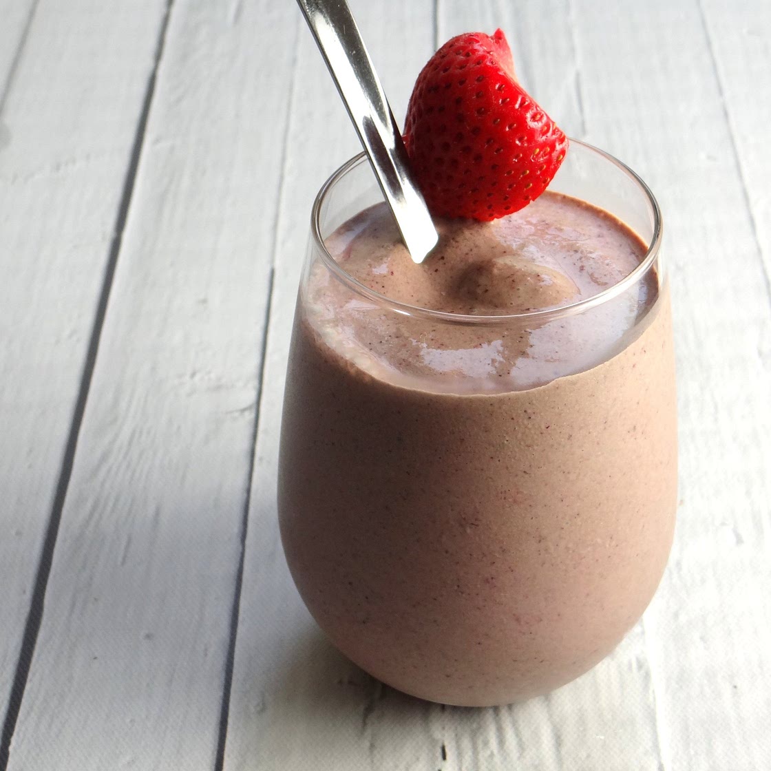 Berry Green Avocado Smoothie (Paleo, AIP, GAPS, Wahls, Whole30)