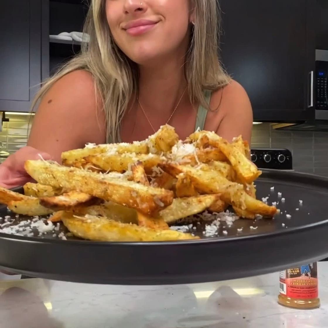 the perfect air fryed spicy parmesan french fries!