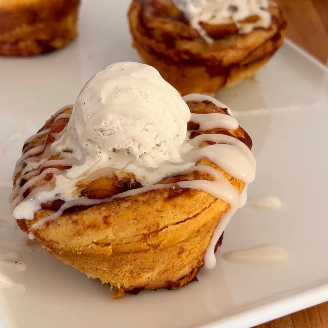 Cinnamon Roll Peach Pie Mini Cups