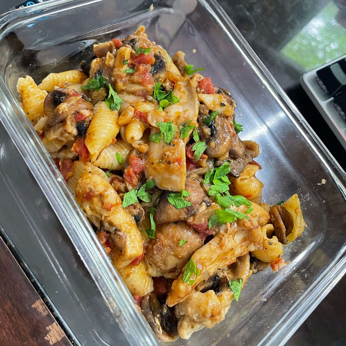 *EASY* Creamy Tomato Chicken Pasta