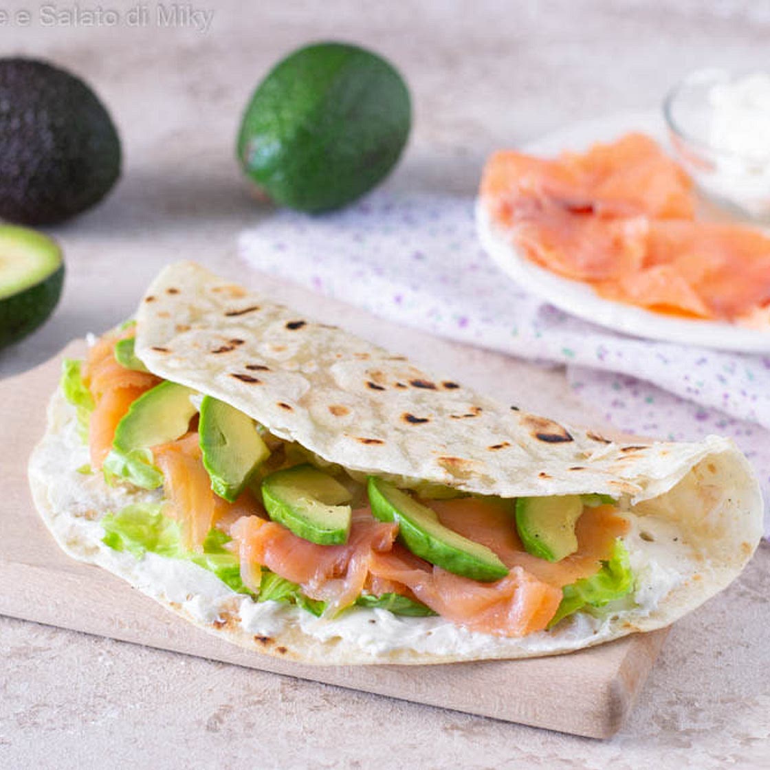 Piadina pokè - philadelphia, salmone e avocado 🥑🐟🧀