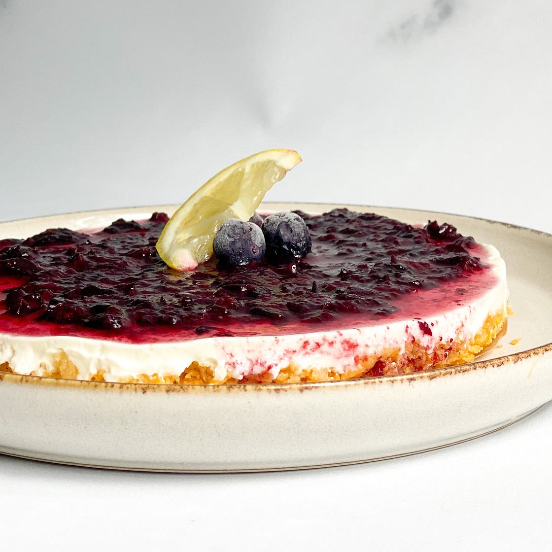 Low calorie Lemon and blueberry cheesecake