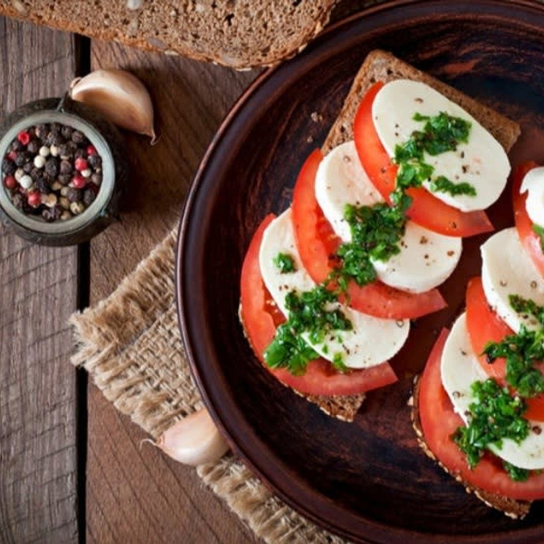 Tomaten Mozzarella Brot