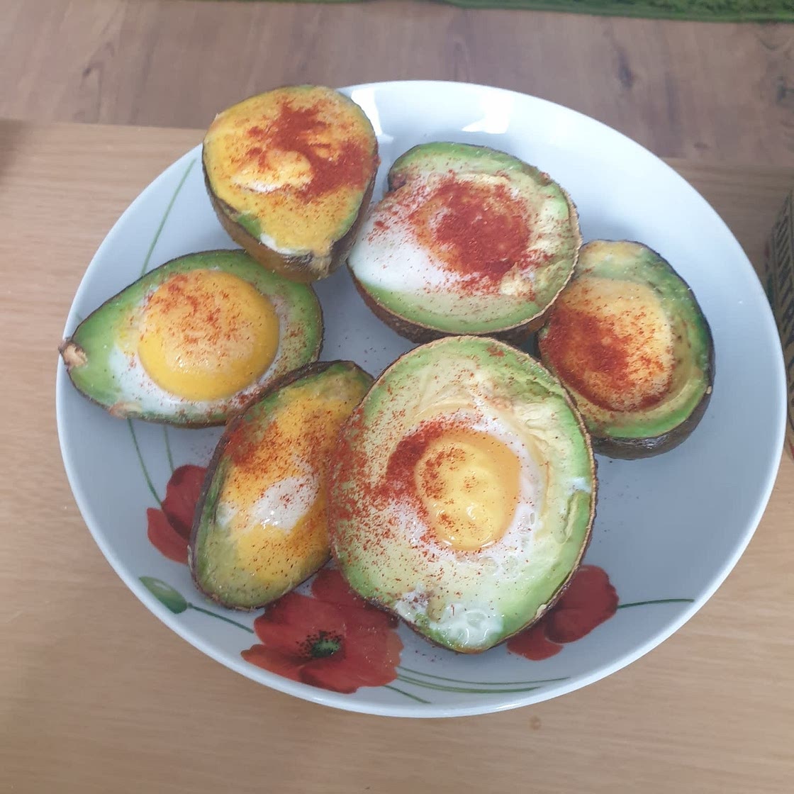 Baked Avocado Egg Boats