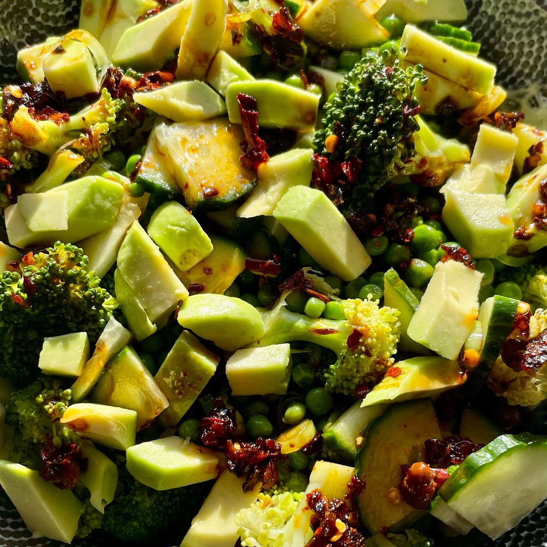 CRISPY CHILI SALADE MET AVOCADO EN BOSUI π₯