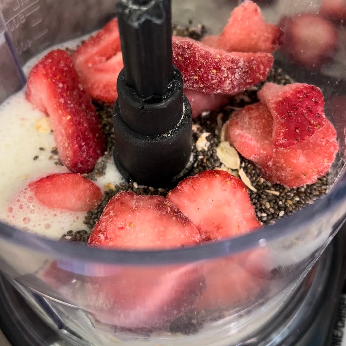 Strawberry Oatmeal Smoothie