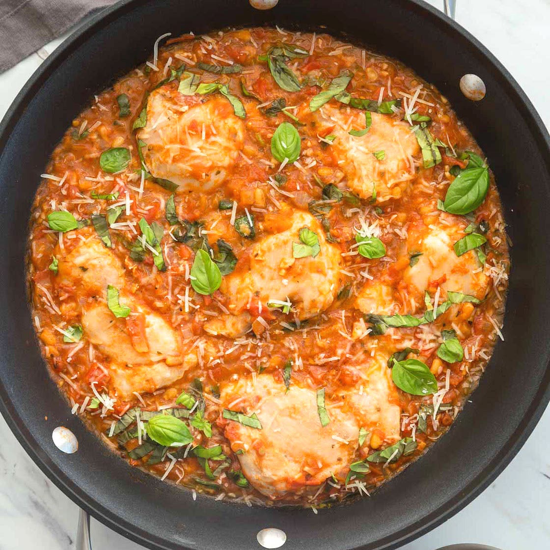 Garlic Basil Chicken In Tomato Sauce