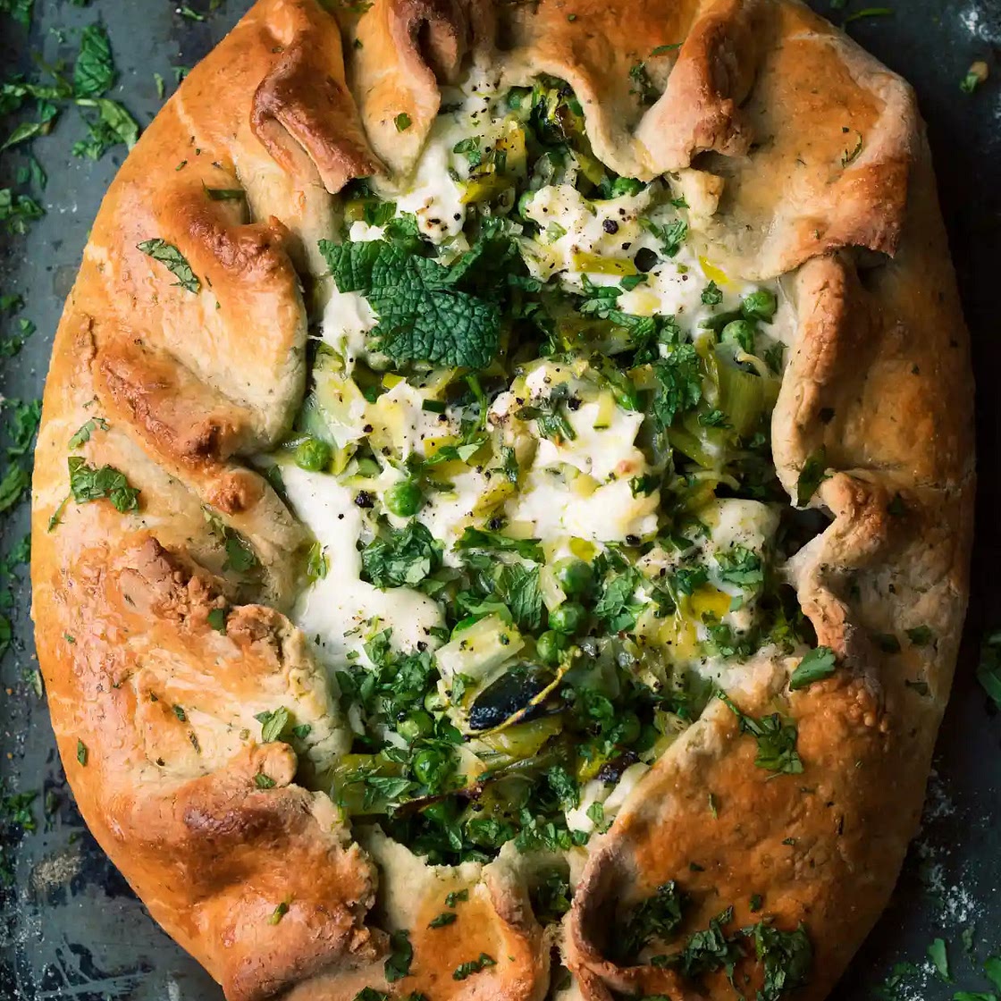 Pea, herb and mozzarella pie