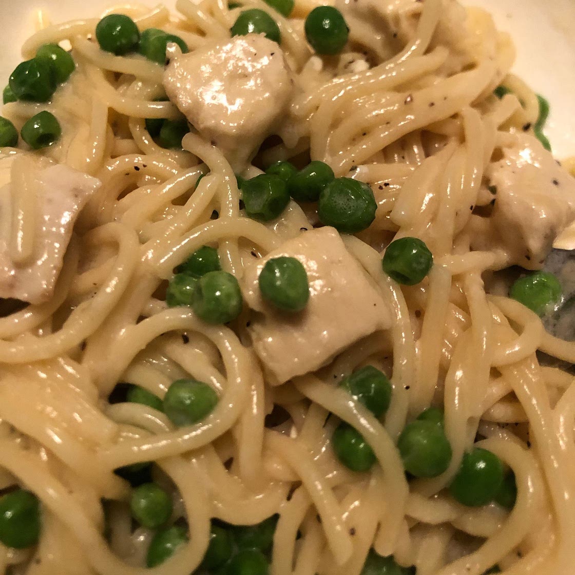 Simple Spaghetti with Garlic, Peas & Parmesan