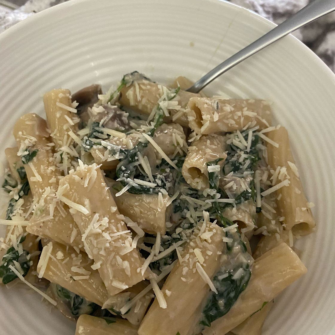 Cremige Champignon-Spinat-Pasta