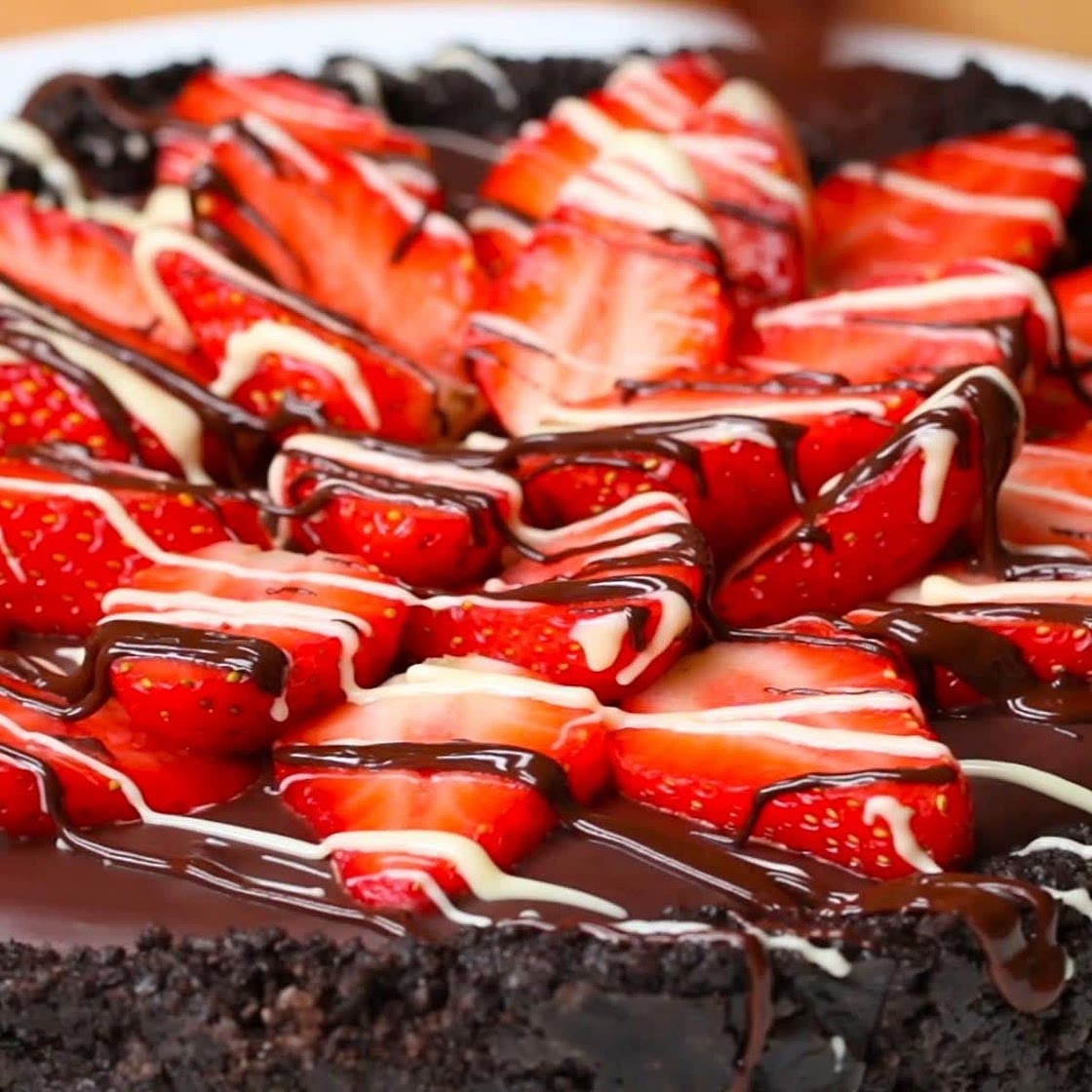 Simple Oreo & Strawberry Tart