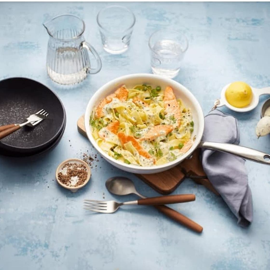 Bandnudeln mit Lachs und Zitronensoße