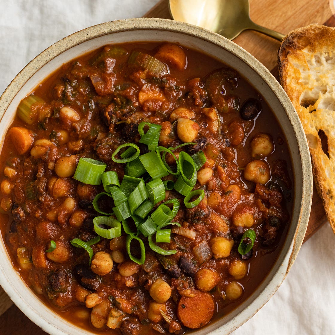 Killer 3 Bean Vegan Chili with White Beans (instant pot)