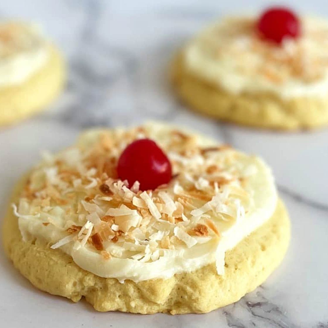 Crumbl 🙀 Piña Colada Cookies