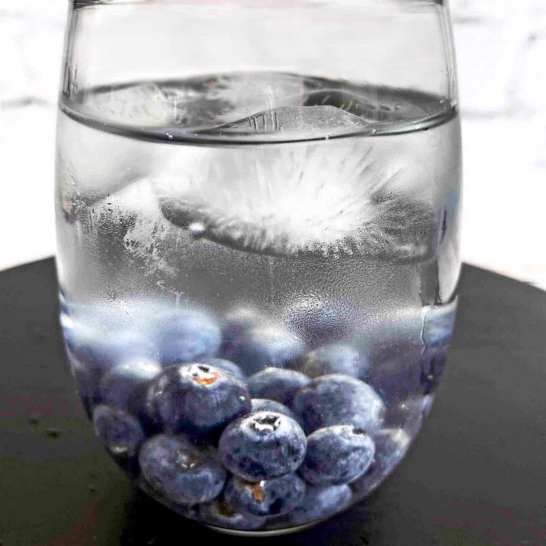 10 Easy Ways To Naturally Flavor Water