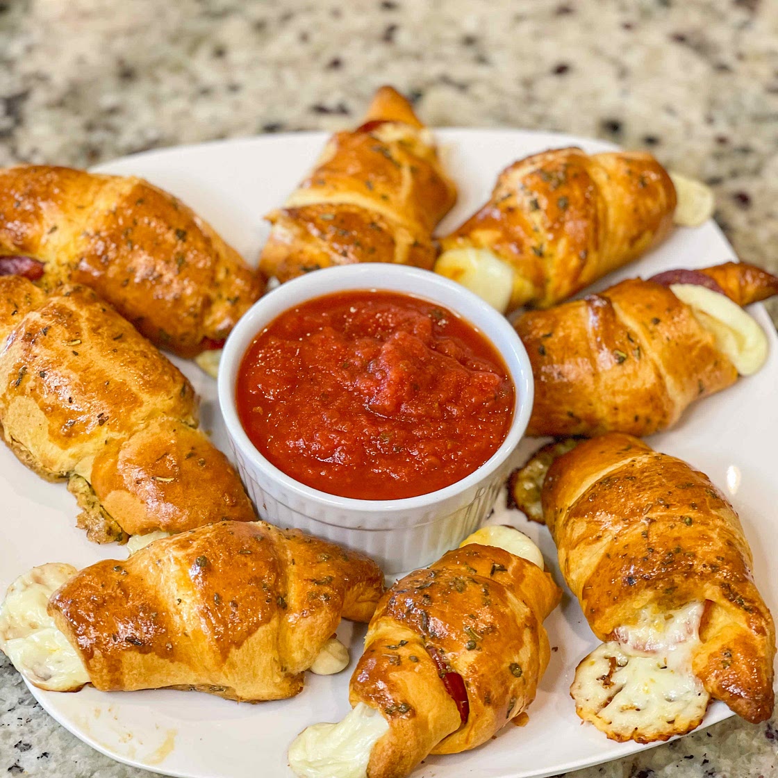 Pepperoni pizza roll ups 