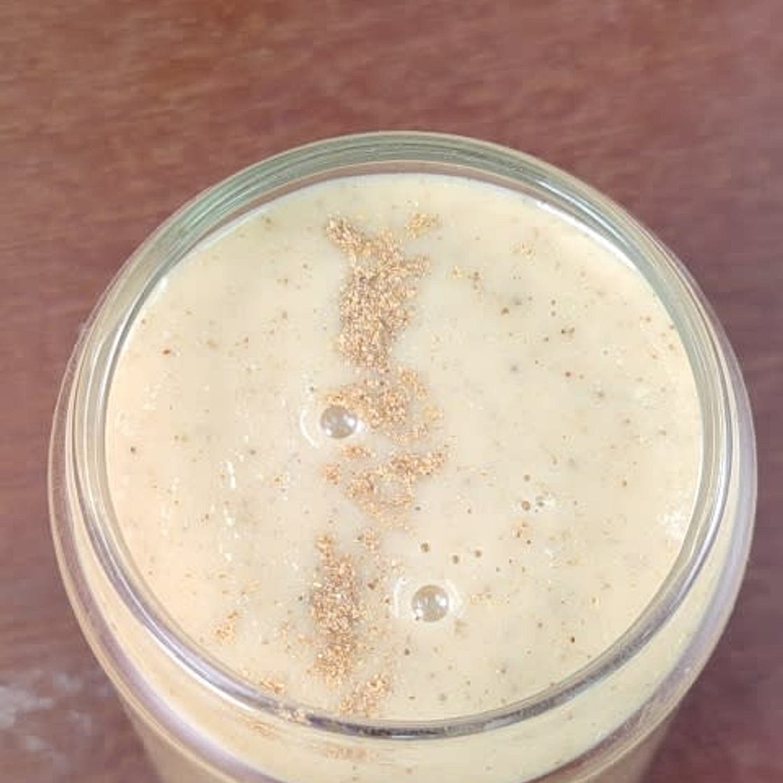 Almond, apple, cinnamon smoothie