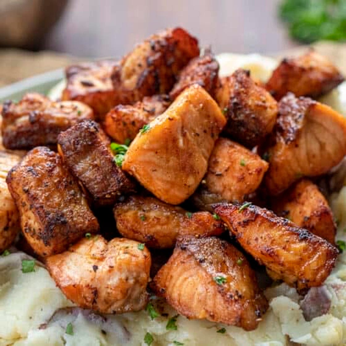 Salmon Bites with Garlic Cream Sauce