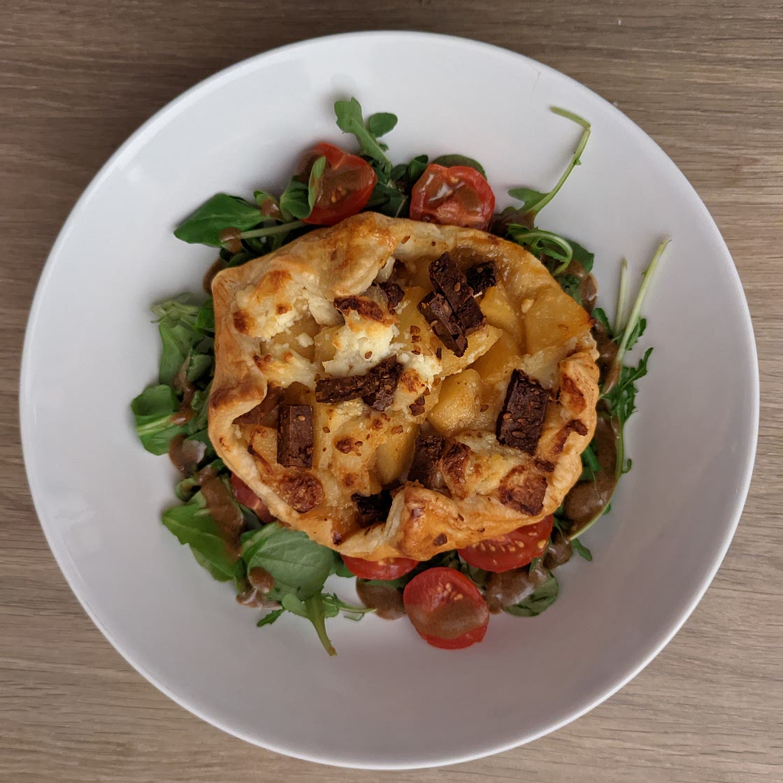 Feuilleté au fromage de chèvre et pommes