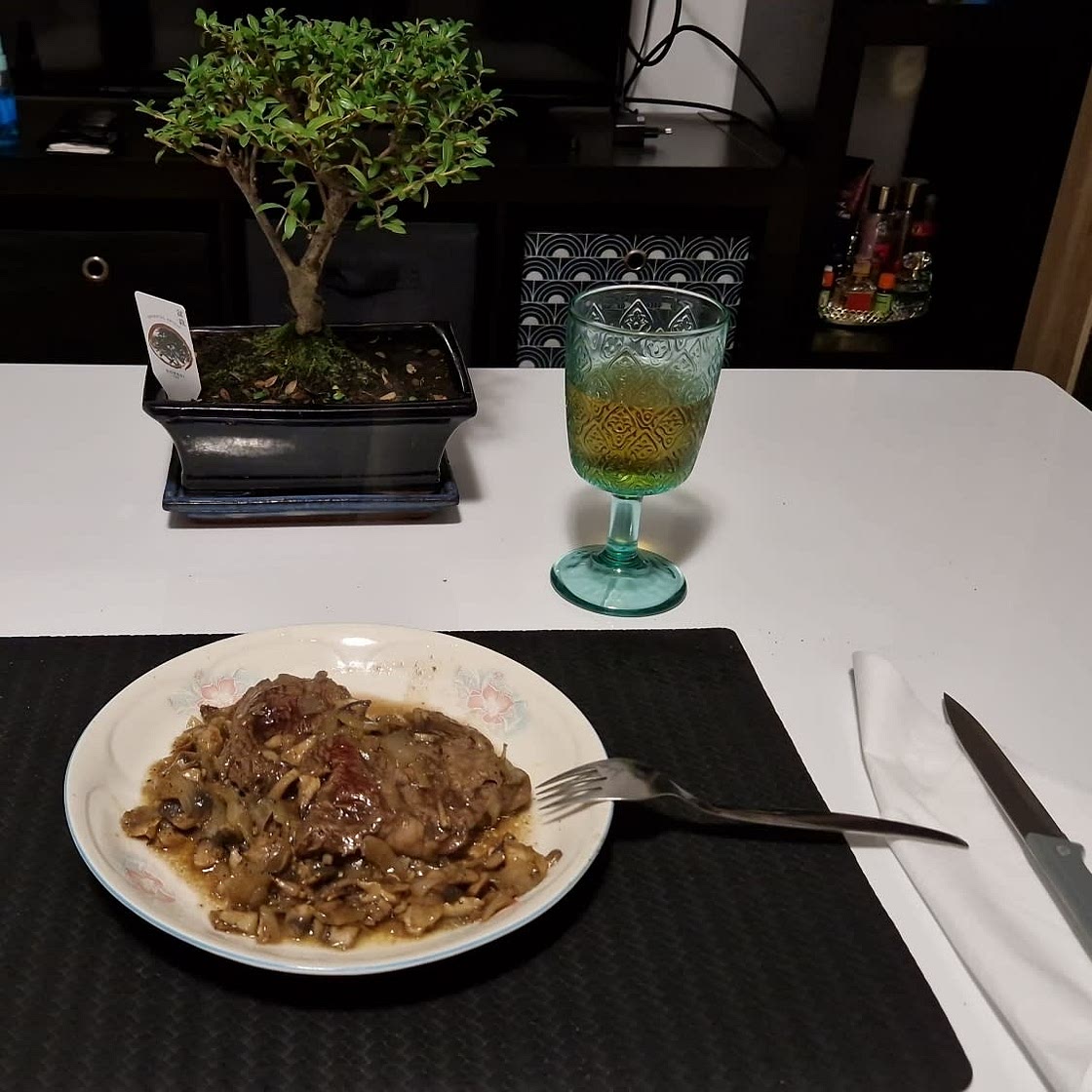 Bistro Streaks with Mushrooms and Onions