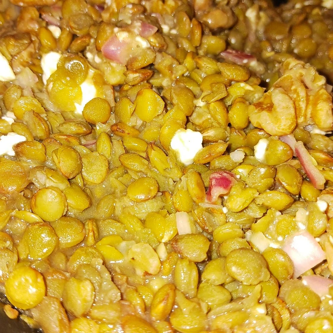 Lentils with walnuts and feta