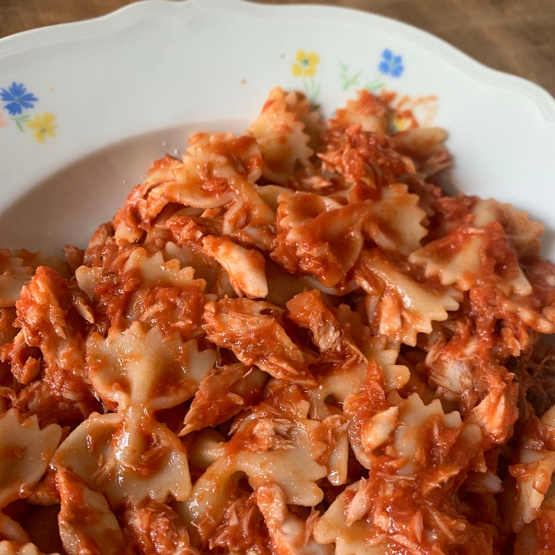 Farfalle pasta with tomato sauce and mackerel fish (sgombro)