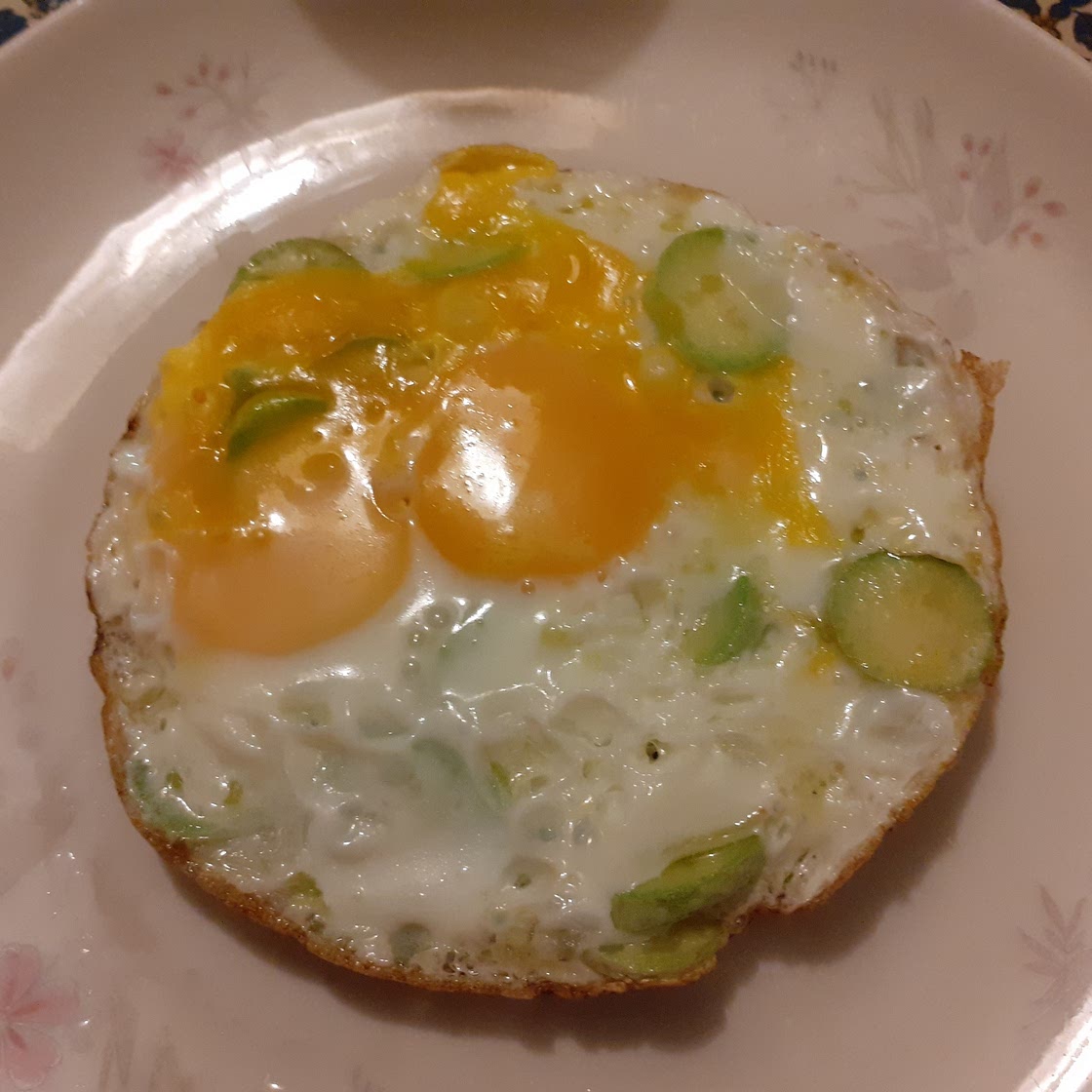Œufs au plat avec courgette