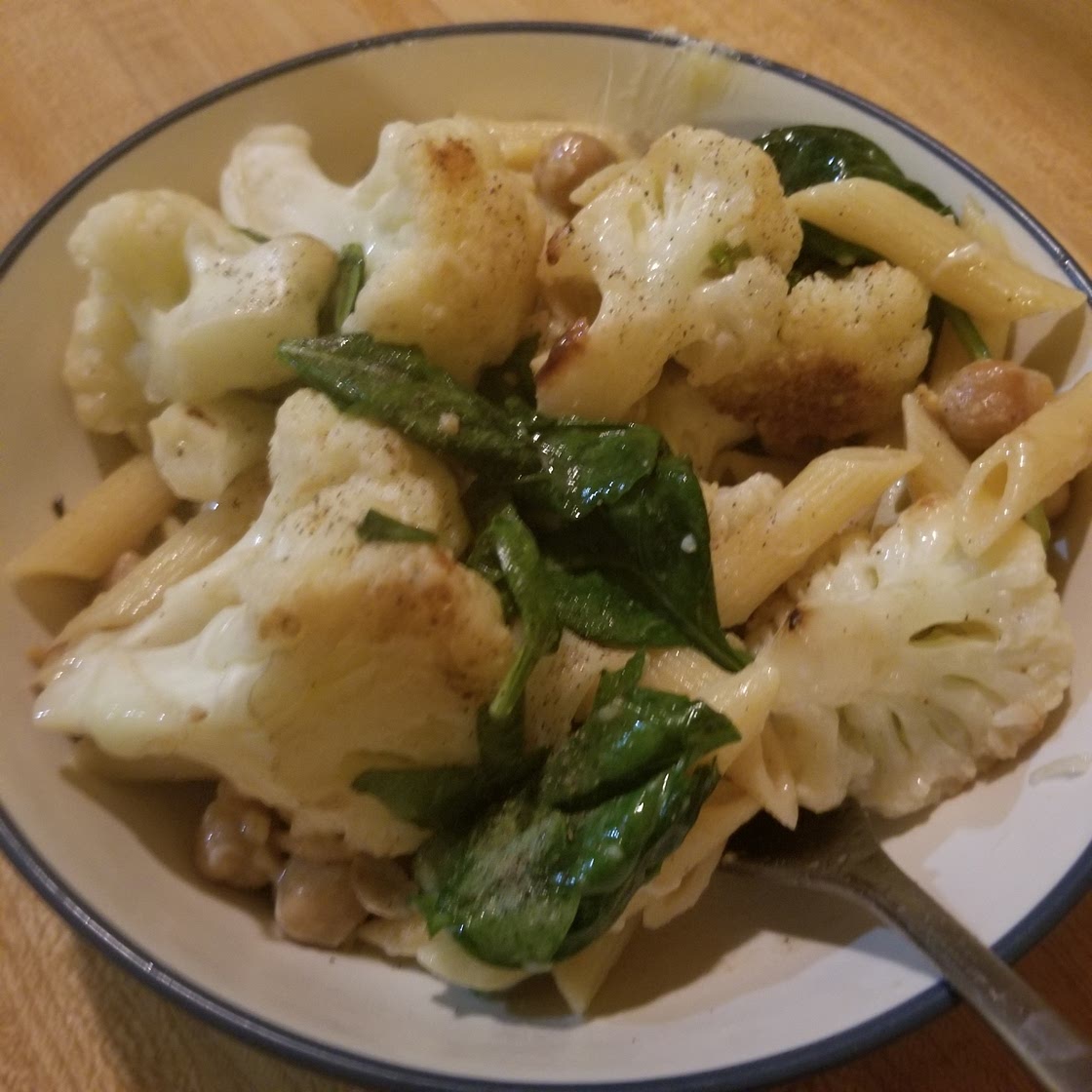 Lemony Pasta with Cauliflower, Chickpeas, and Arugula Recipe | Epicurious