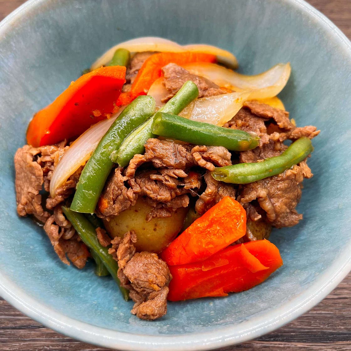 Nikujaga (Japanese Meat & Potato Stew)