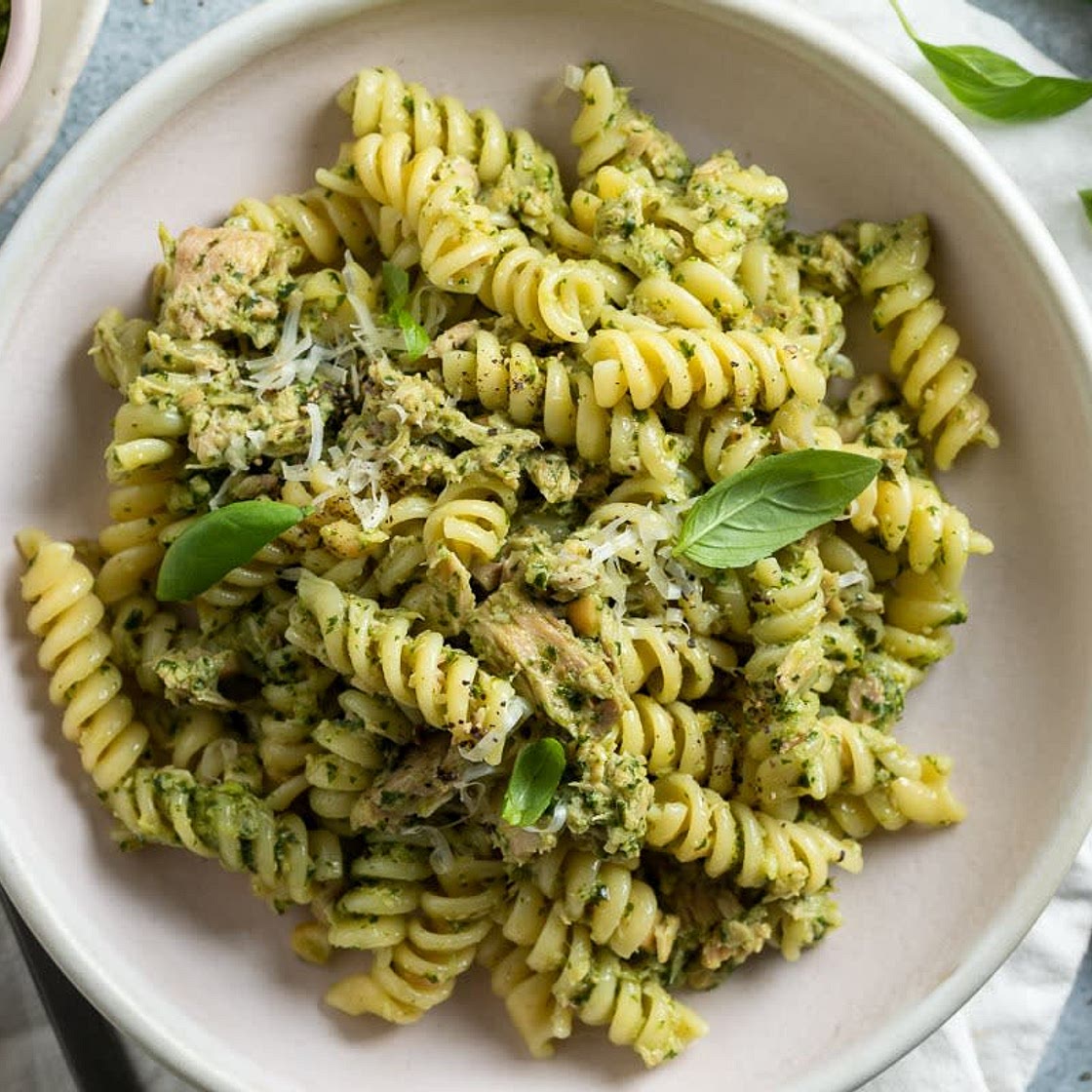 Pasta with ricotta and pesto