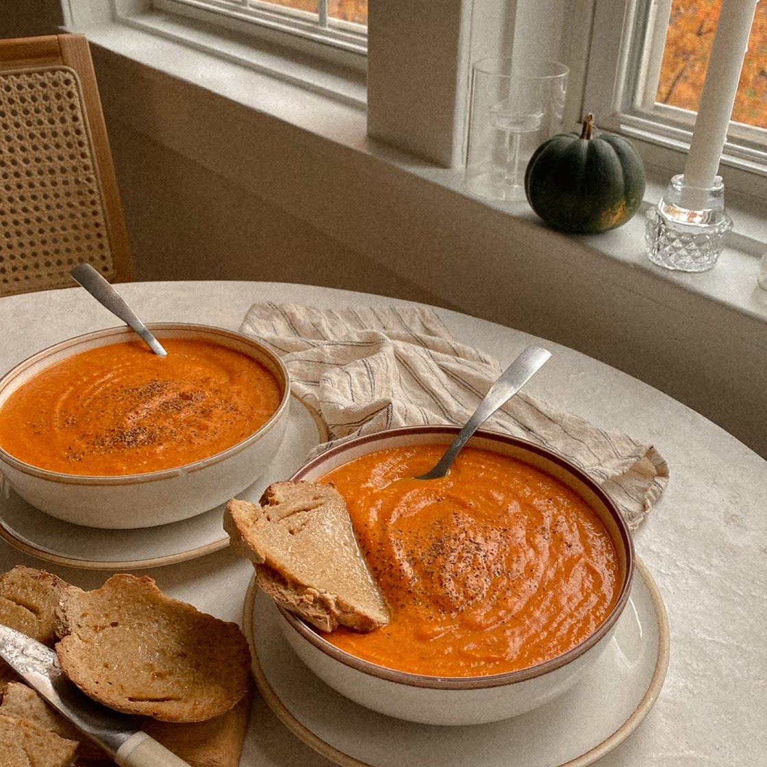 Creamy Vegan Tomato and Cauliflower Bisque