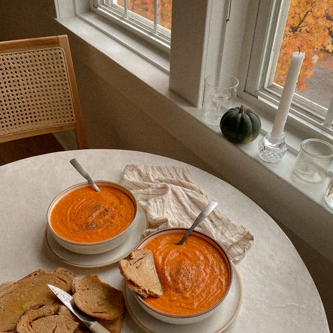 Creamy Vegan Tomato and Cauliflower Bisque
