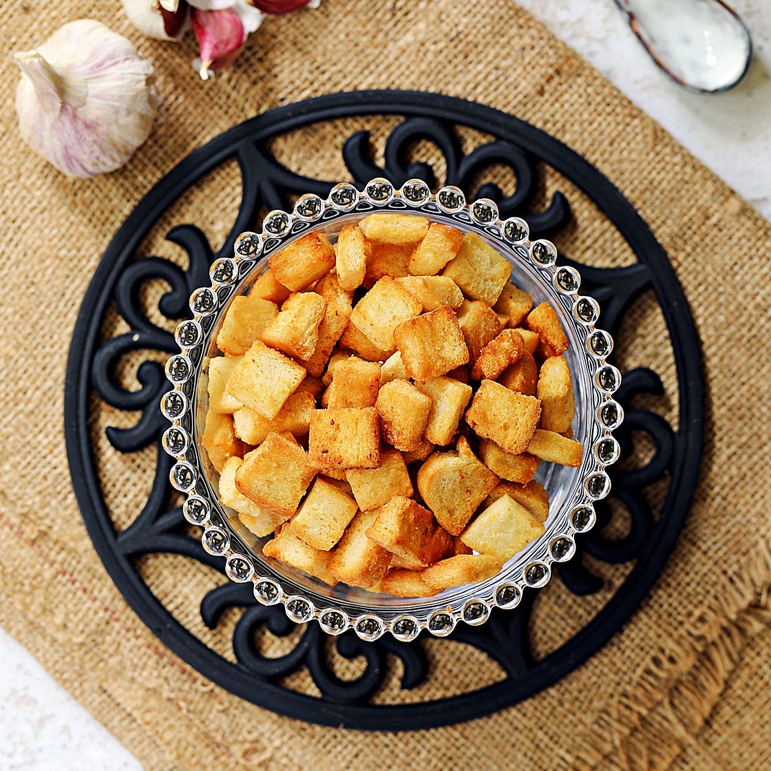 Easy Garlic Croutons