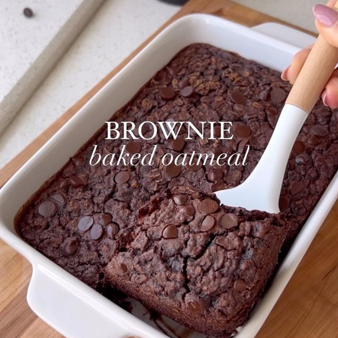 bookmark this vegan BROWNIE BAKED OATMEAL 🤎✨follow for more vegan recipes! Ingredients: 2 cups coconut or almond milk (not canned) 1/2 cup maple syrup 1/3 cup peanut butter 1 tsp vanilla 2 cups rolled oats 1/4 cup cocoa 1 tsp baking powder 1 tbsp flax pin
