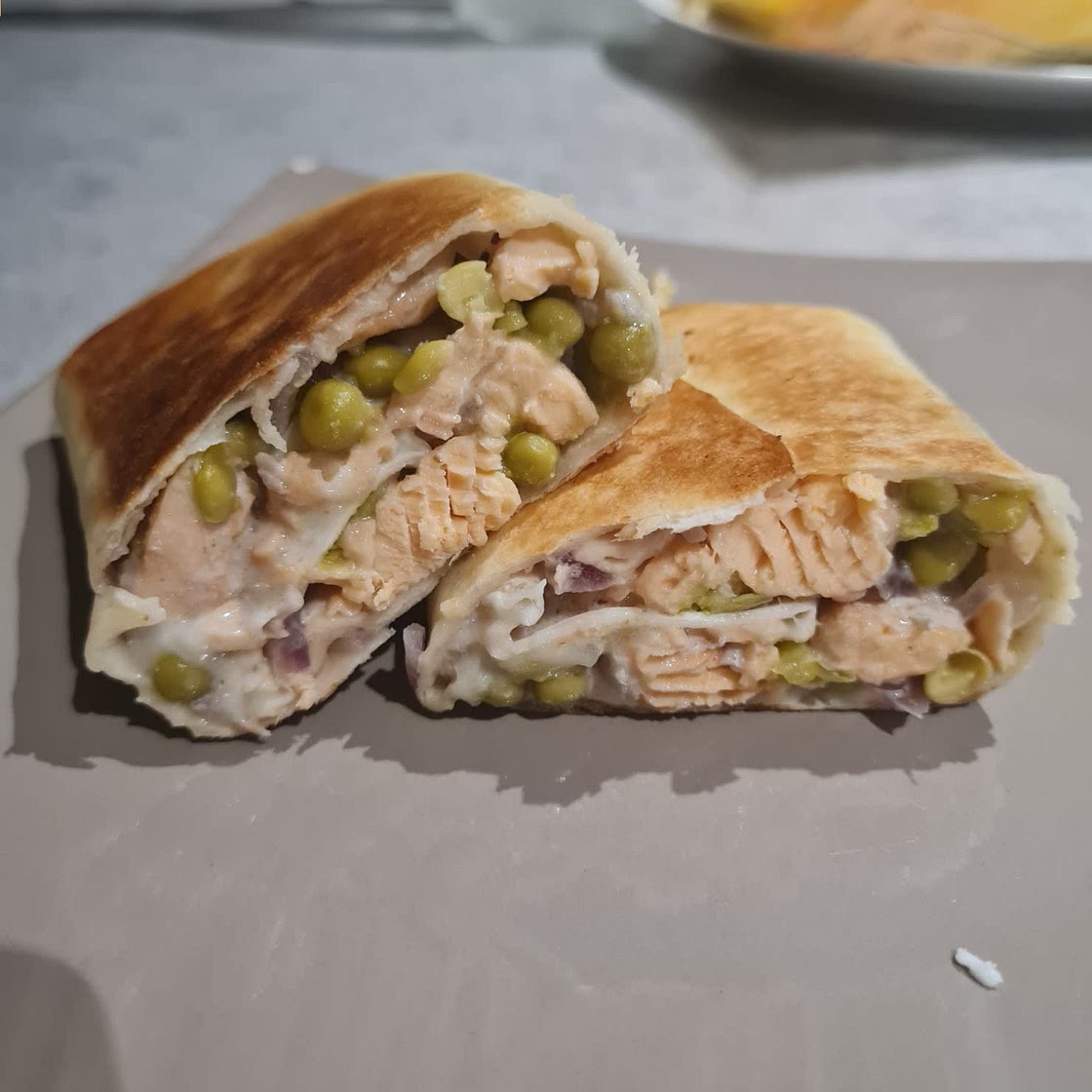 Wrap au saumon et petit pois
