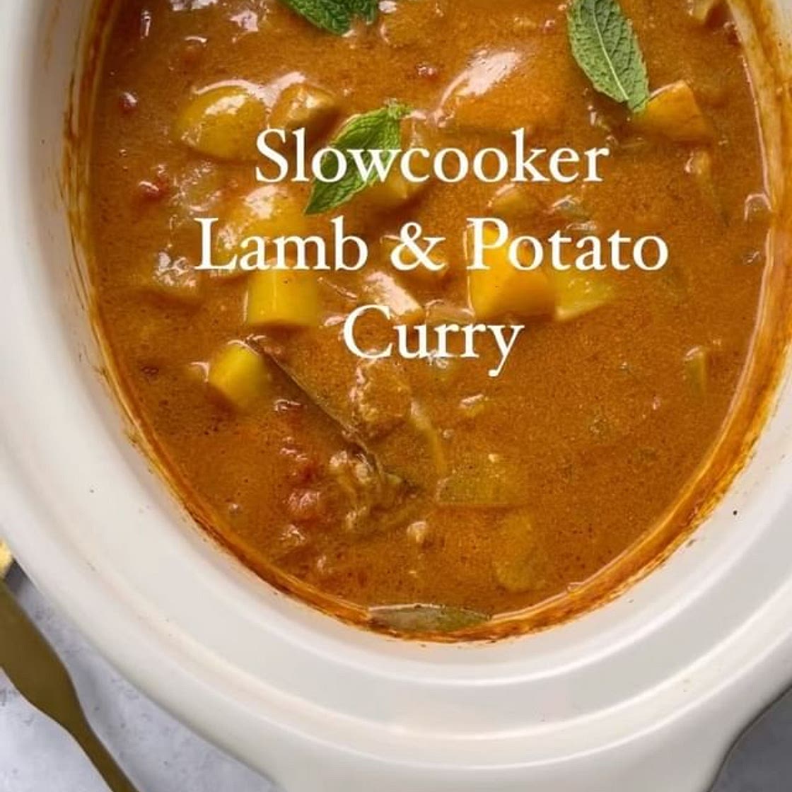 Slowcooker Lamb & Potato Curry ππ₯ 372 cals a serving No peeling or boiling potatoes here it cooks in the sauce, you donβt even have to boil the kettle for the stock! This absolutely stunning curry really packs flavour with the addition of fresh mint
