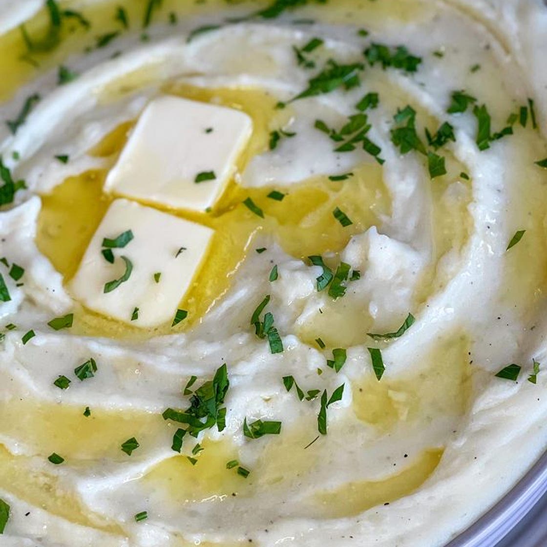 Creamy garlic mashed potatoes