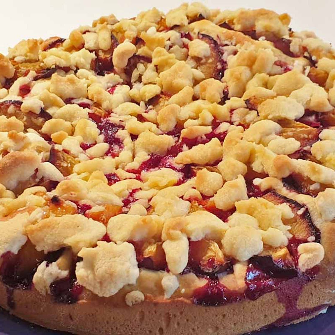 Zwetschgenkuchen mit Nussstreuseln