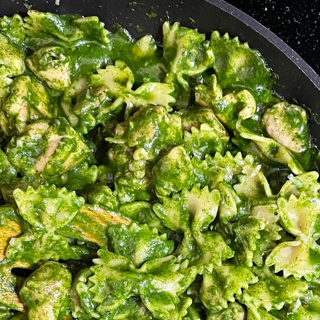[Gluten-Free] Pasta with Chicken in a Spinach Sauce — Bottomless Chef