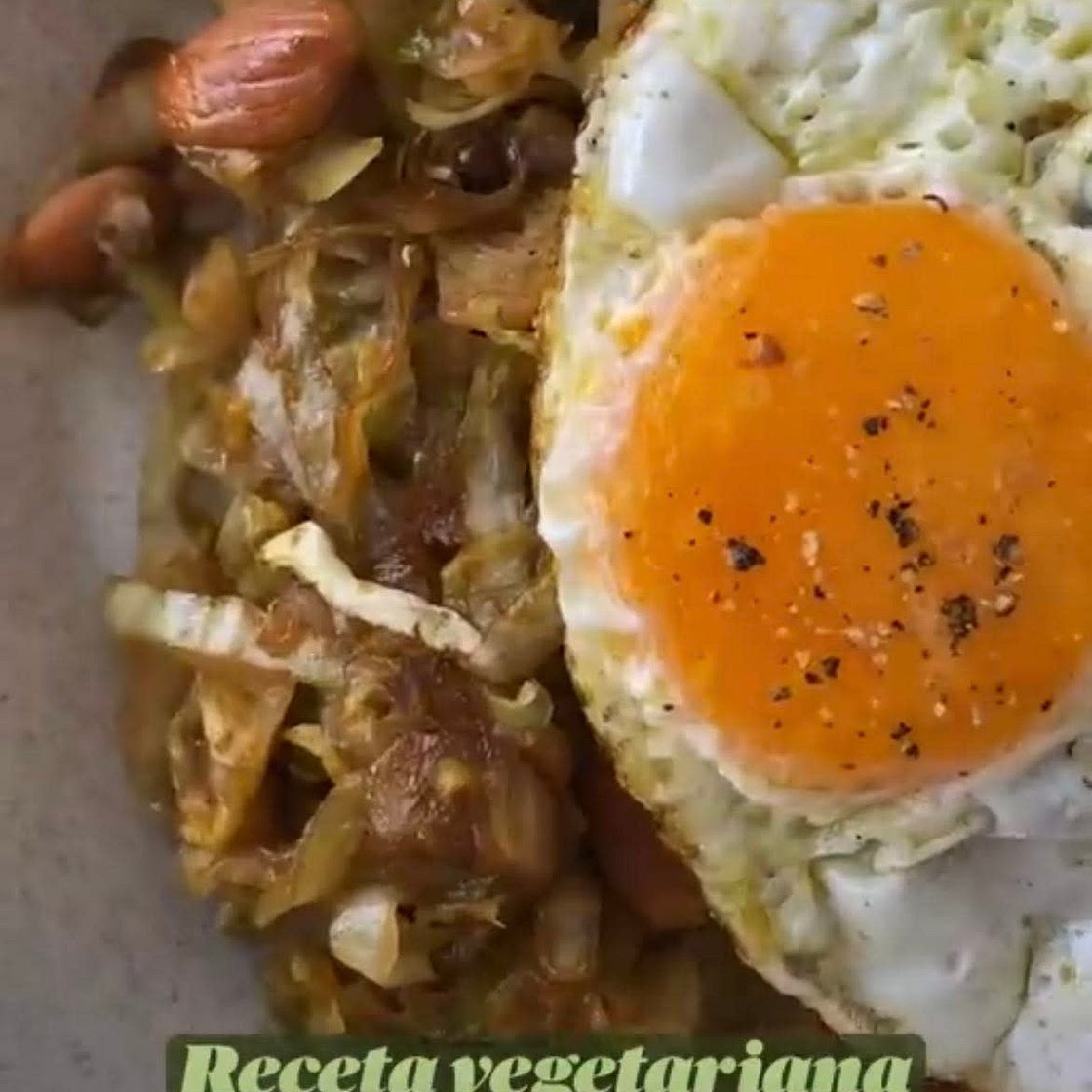 Col clara y almendras