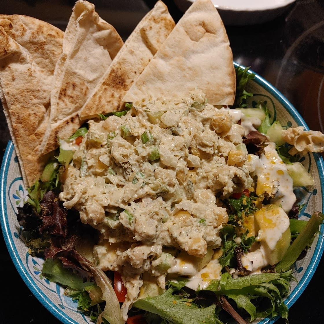 Smashed chickpea salad deli bowl