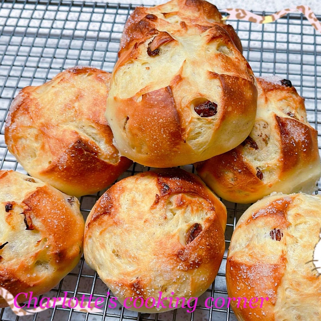 Sultana bread with butter (奶香葡萄乾麵包)