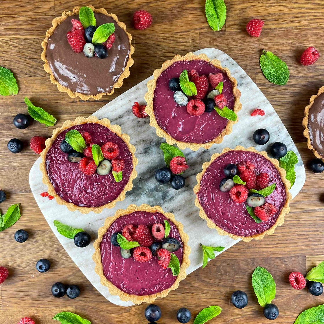 Pâte Sablée with Berry Curd