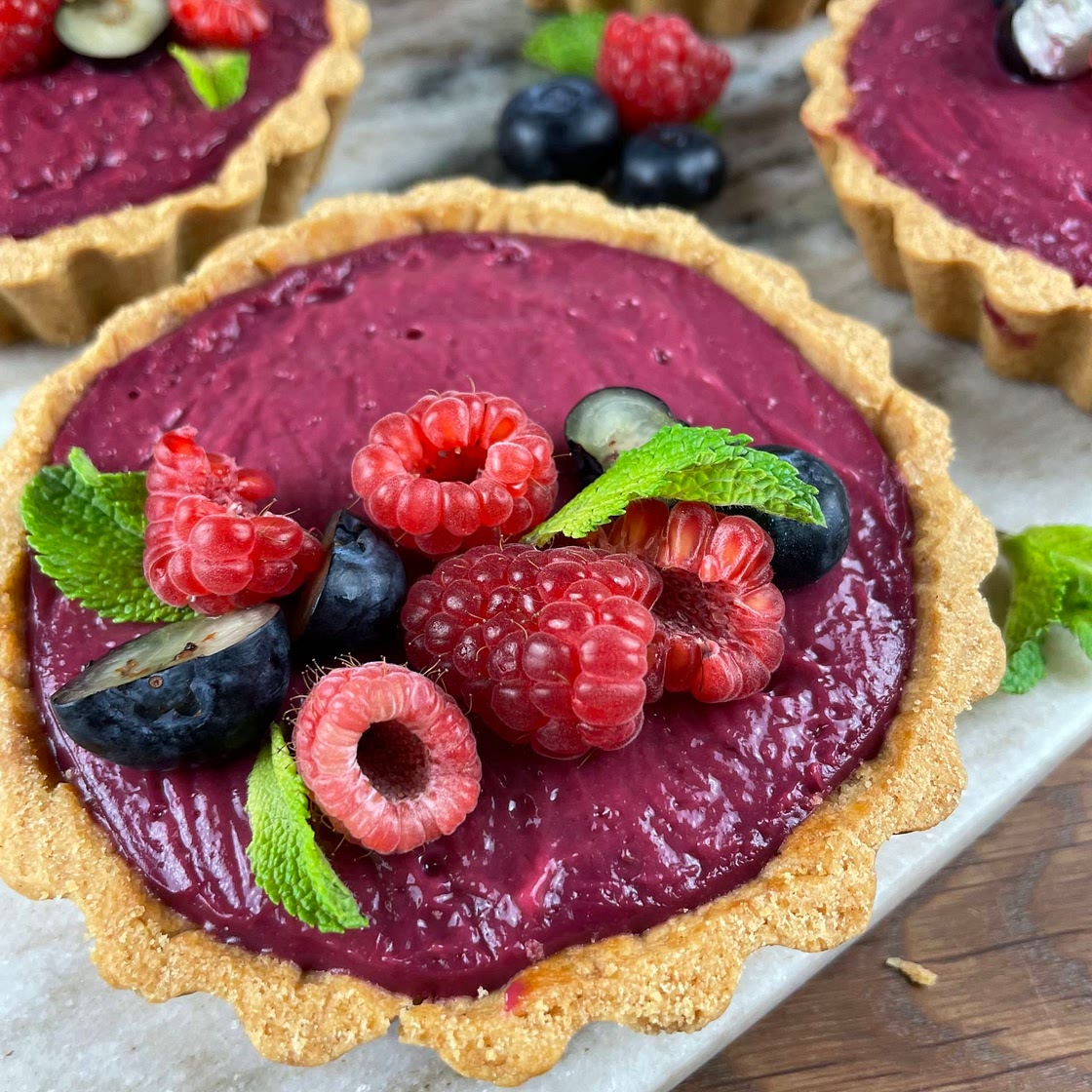 Pâte Sablée with Berry Curd