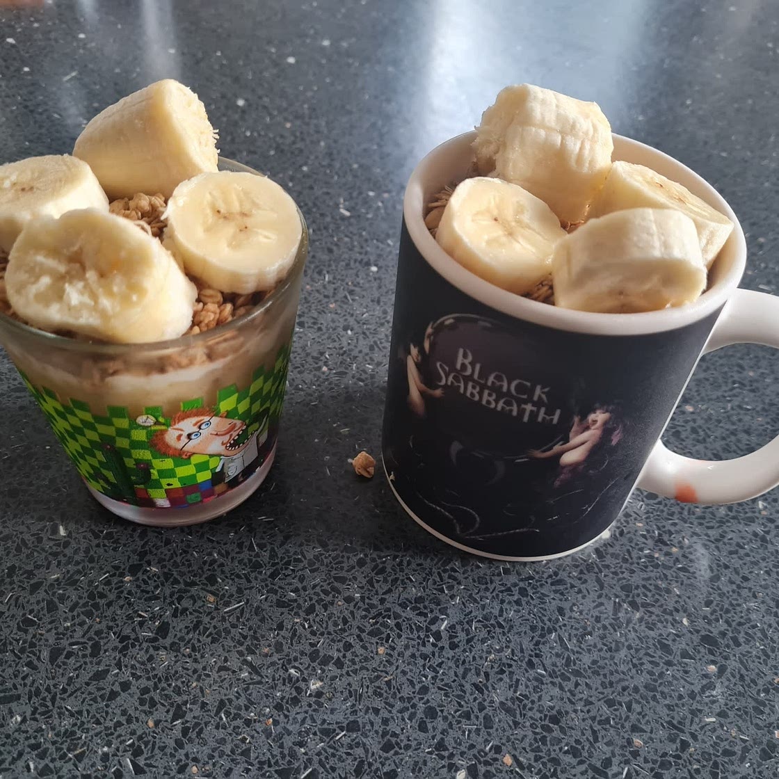 fruity granola breakfast pot